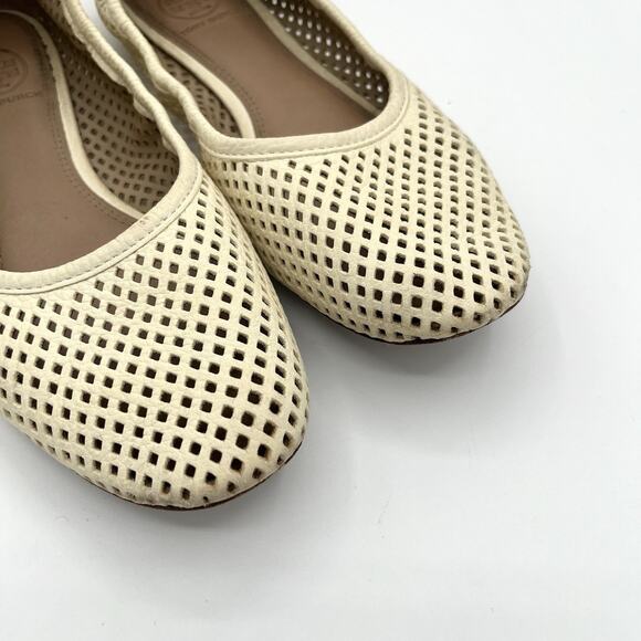 Tory Burch Whitaker Ballet Flats Sz 5.5 Perforated Leather Logo Ivory Minimalist - Picture 6 of 9